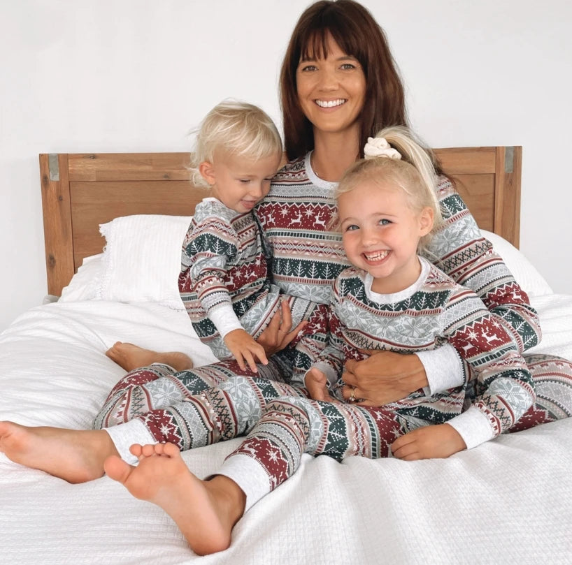 Family matching pattern pajamas set